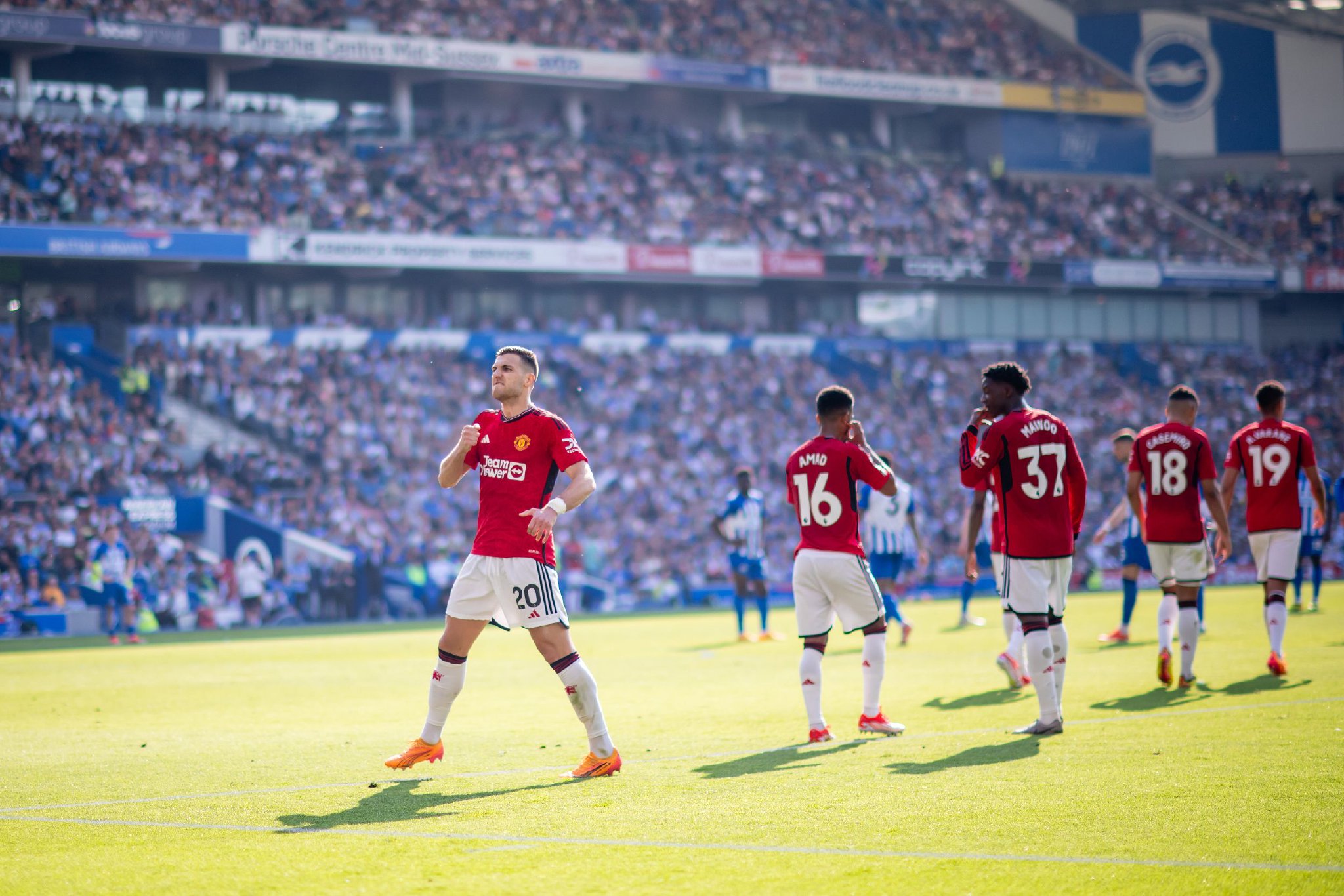 烈的背景下 烈的背景下